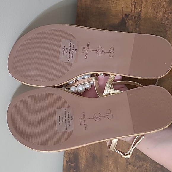 NWT Jessica Simpson Gold Beliva Sandals with Seashell & Pearl Details size 9 - Picture 5 of 7
